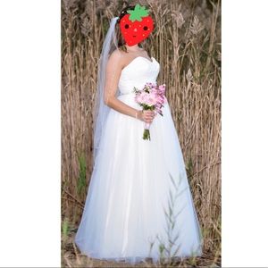 Wedding dress with veil included